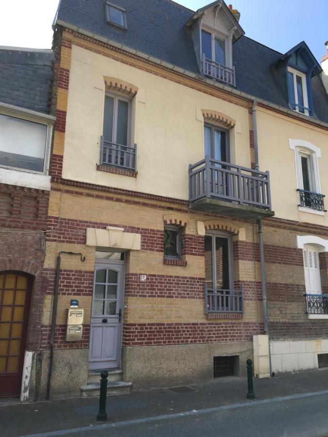 A 20m De La Apartment
